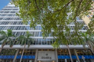 Fachada del edificio de oficinas en 150 SE 2nd Ave, Downtown Miami